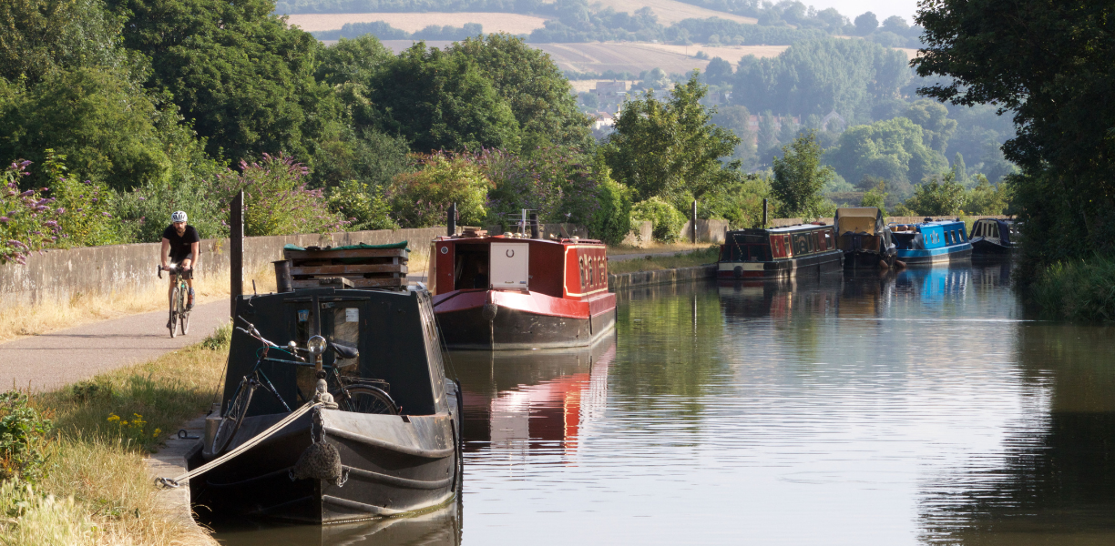 Cycling along the Kennet and Avon Canal